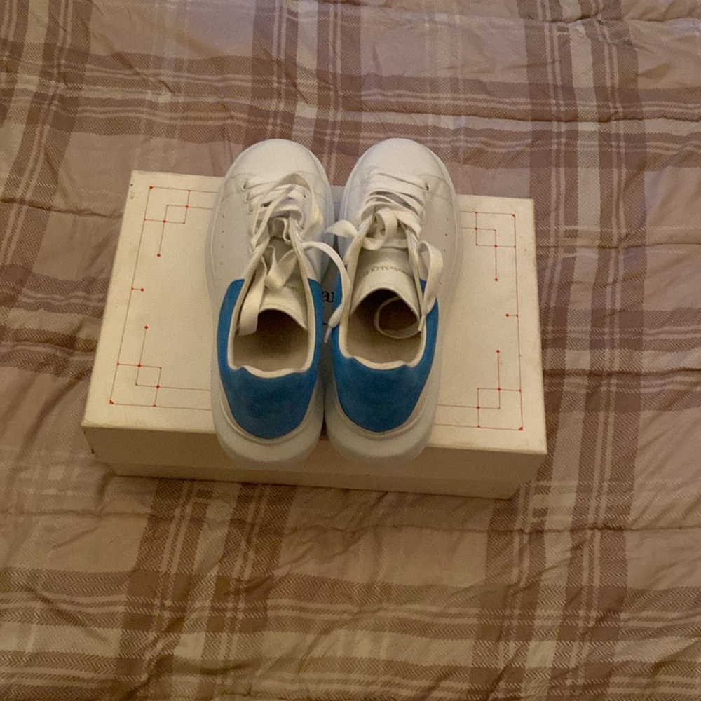 Shoes - Picture 5 of 5